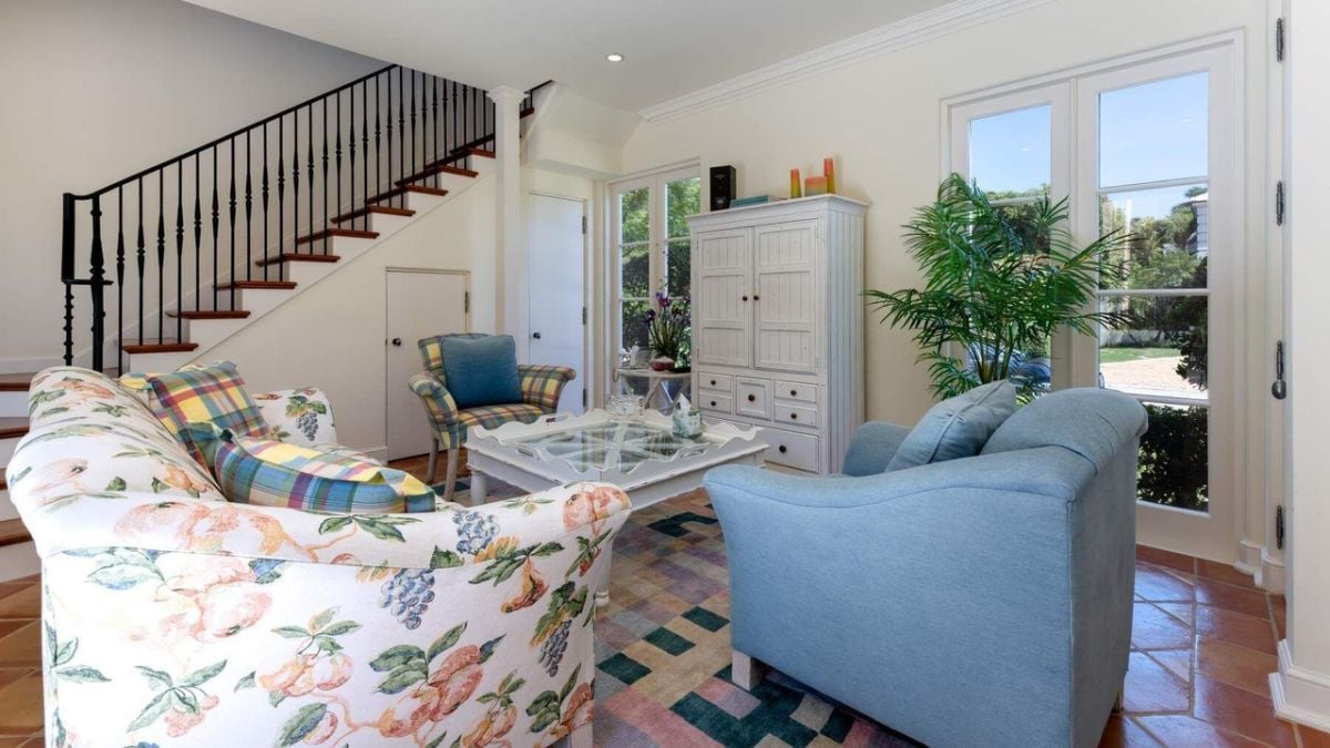Guest house's living room.