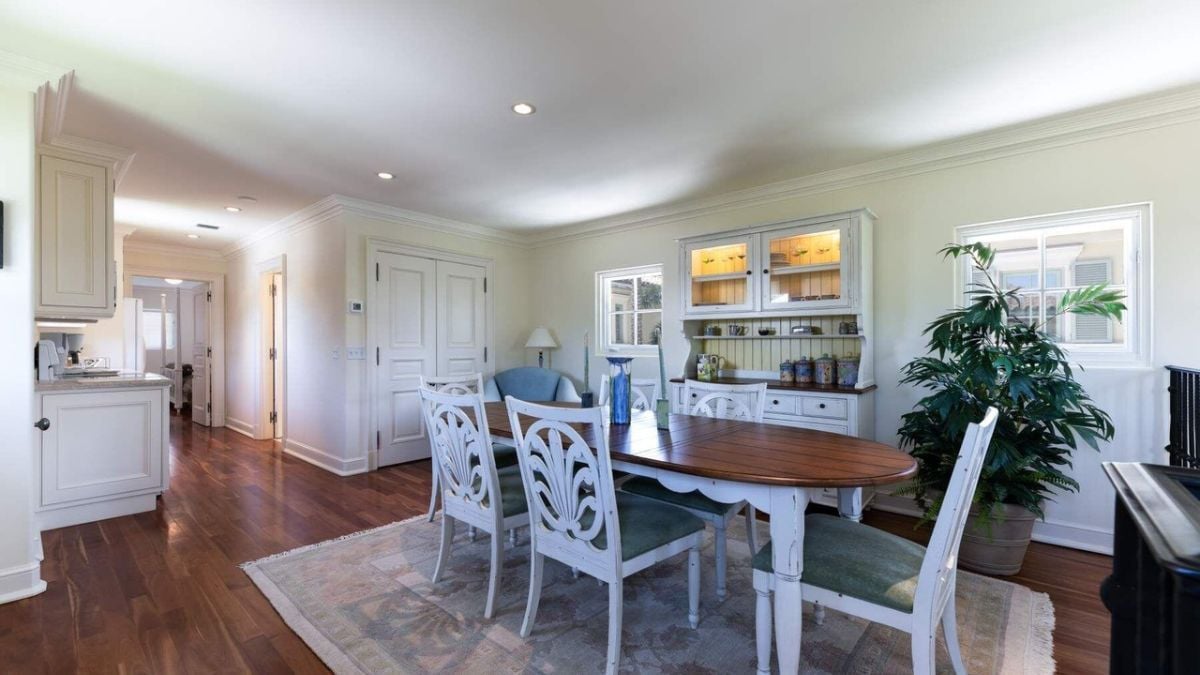 Guest house's dining.