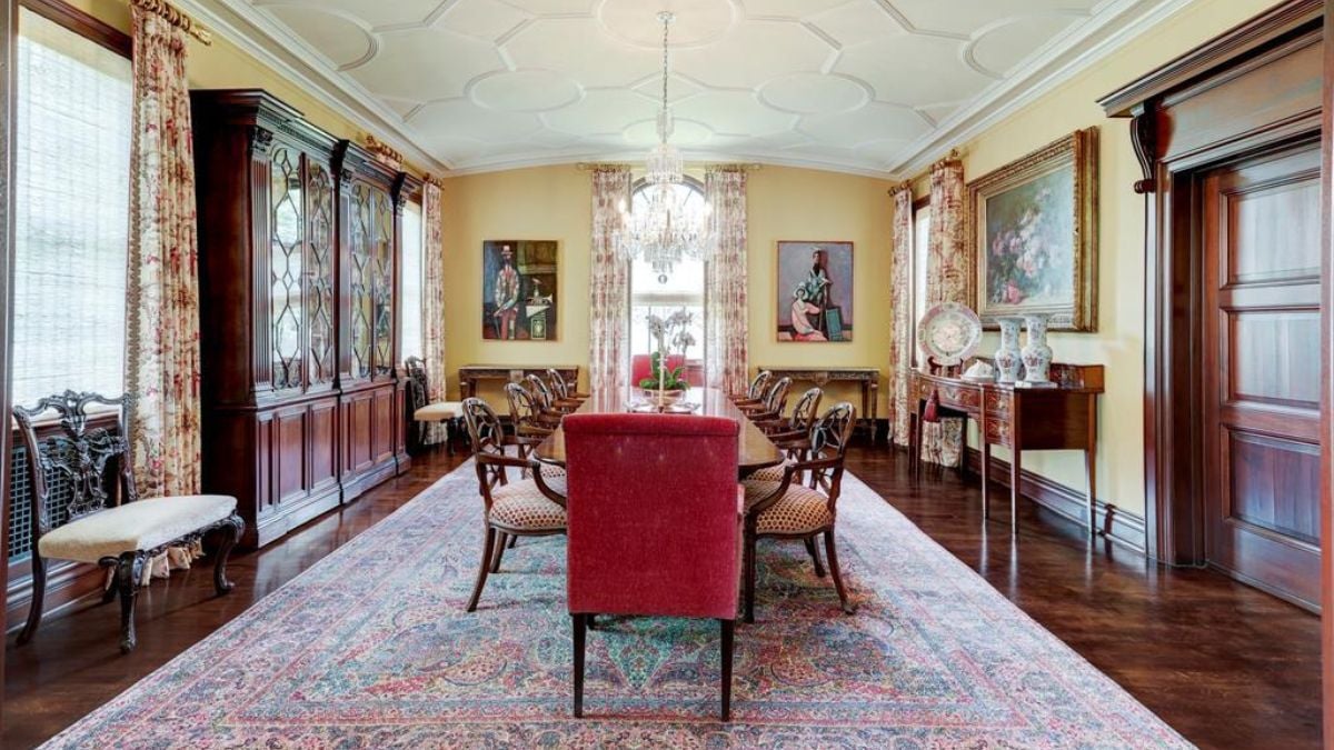 Formal dining room