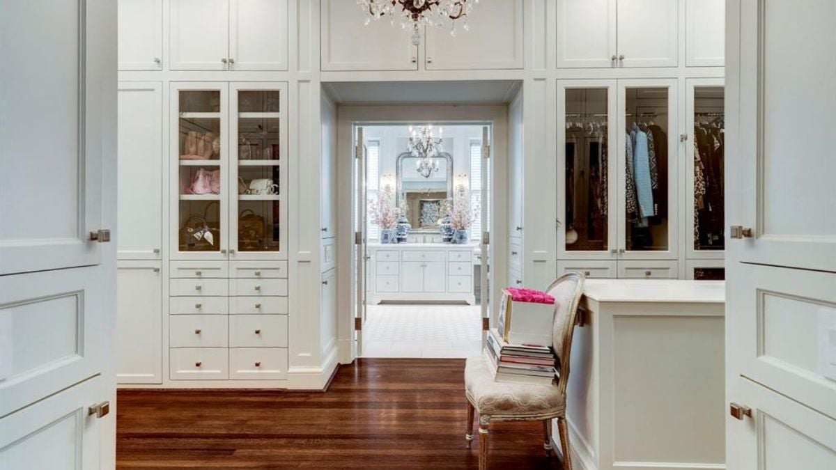 Walk-in closet