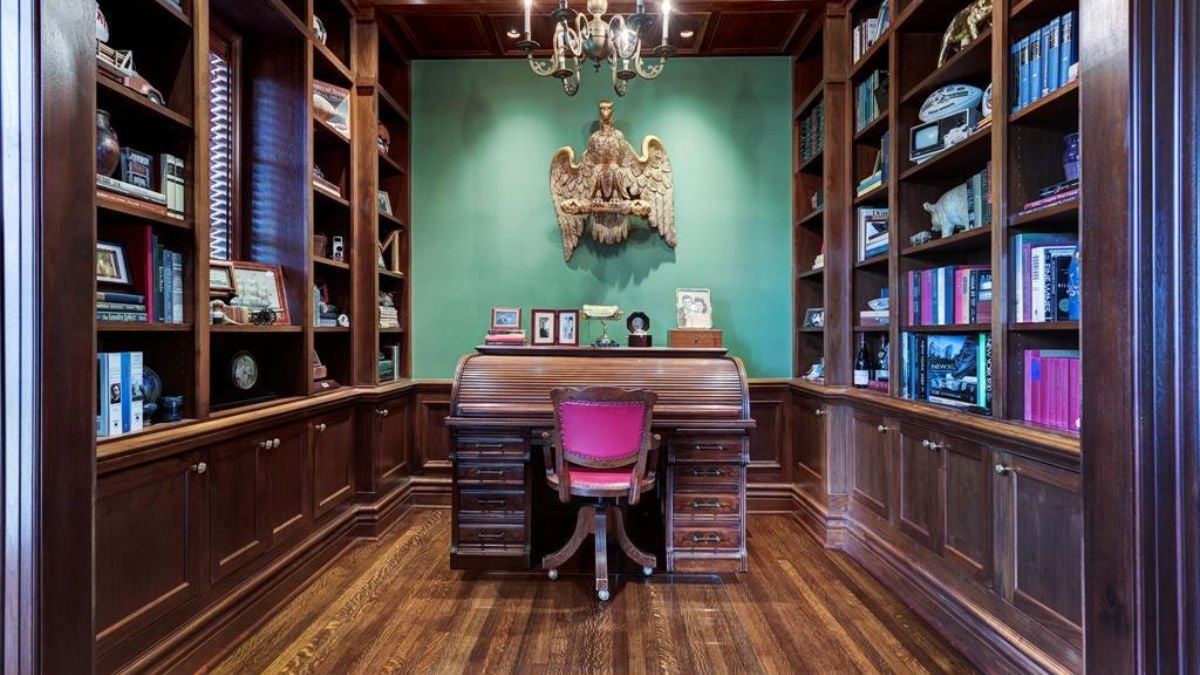 Walk-in closet