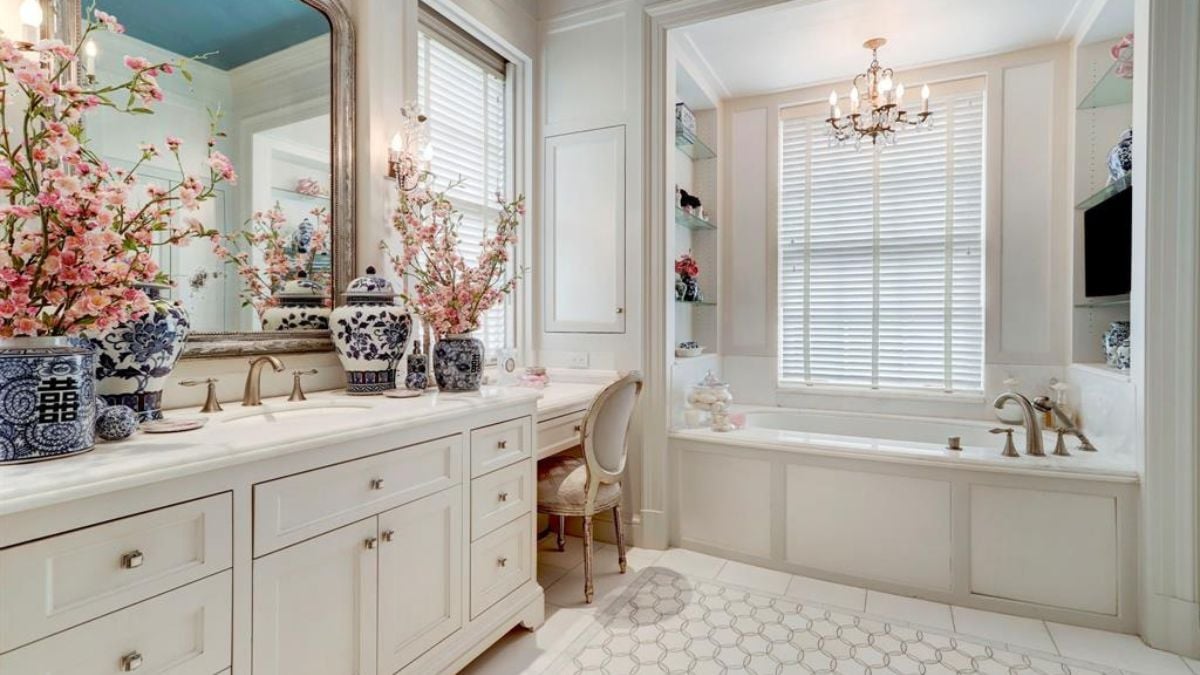 Bathtub in bathroom