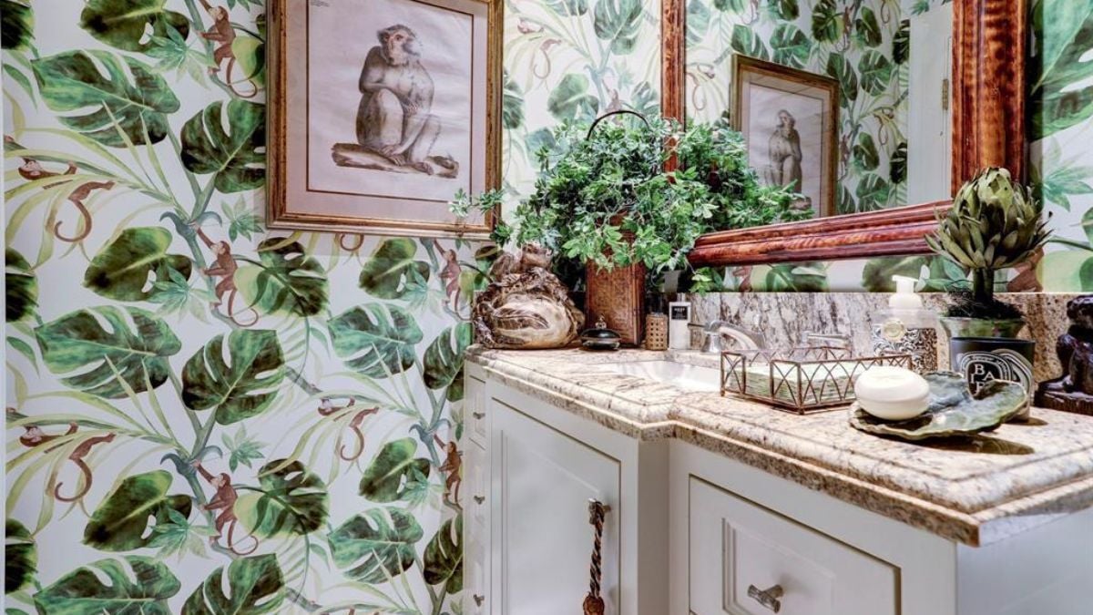 Powder room