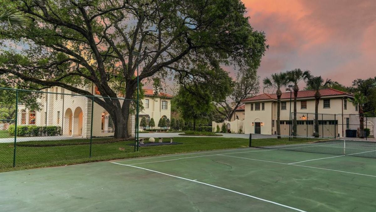 Tennis court