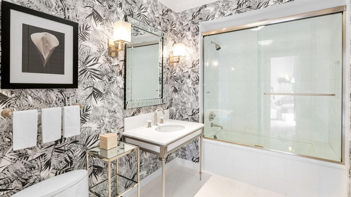 Mansion In Palm Beach, FL cr and shower