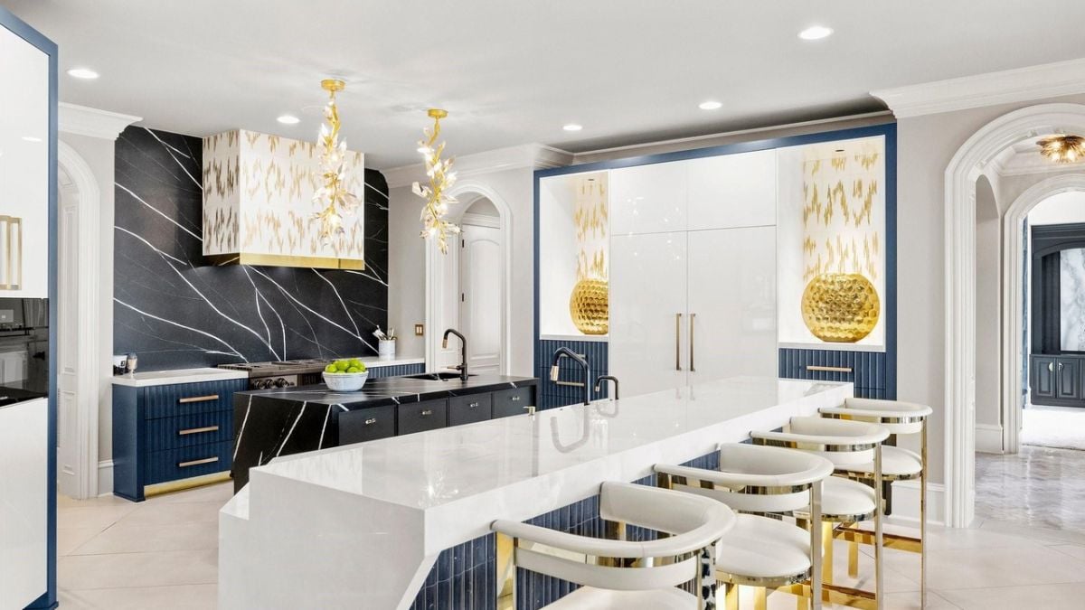 The oblique viewpoint of the kitchen