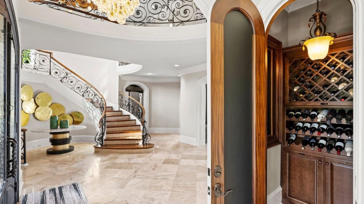 Foyer and wine cellar