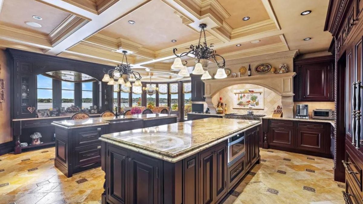 Kitchen with classic chandeliers