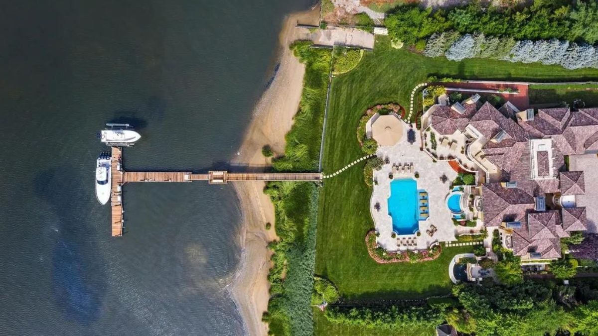 Bird's eye view of the mansion and Navesink River.