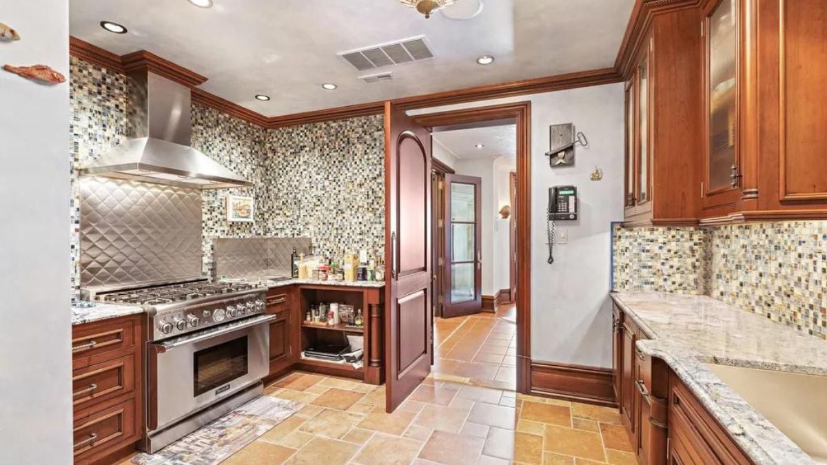 Custom Italian Kitchen with top of the line appliances 