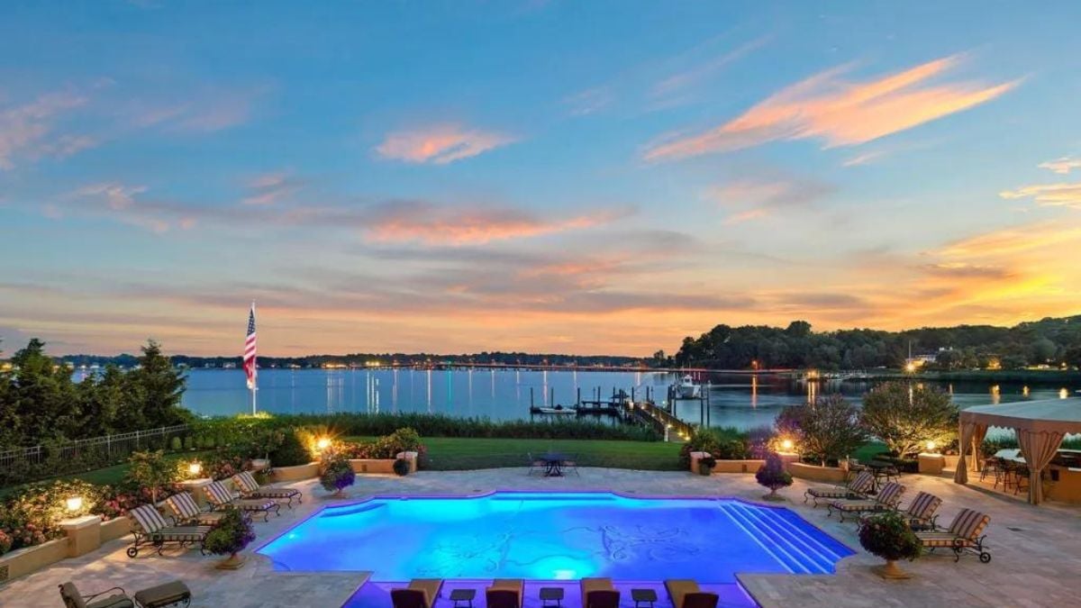 The view of the pool during nighttime
