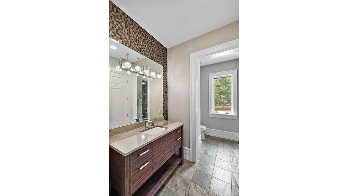 Powder room