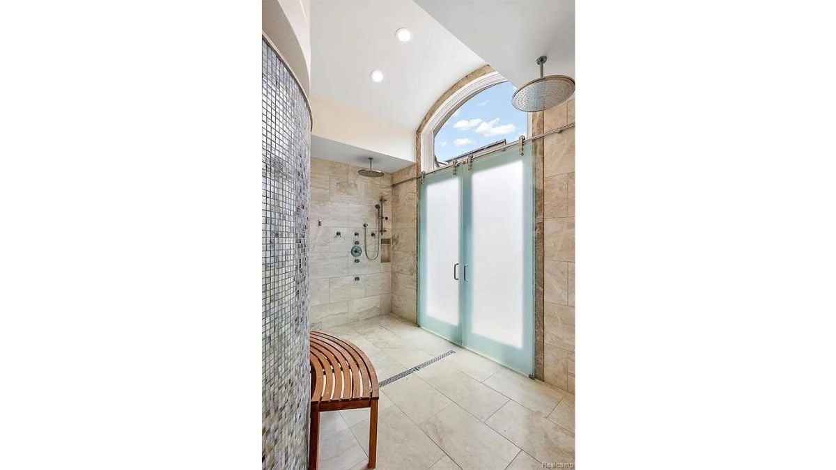 Frosted glass door of the jacuzzi