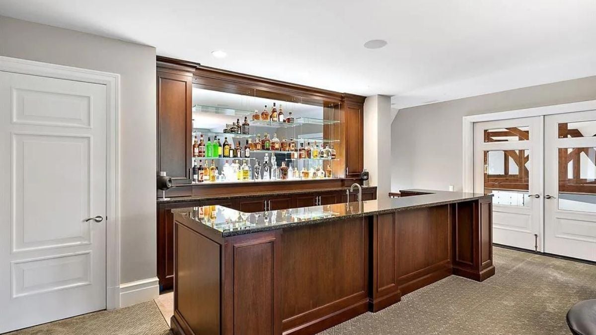 Wet bar