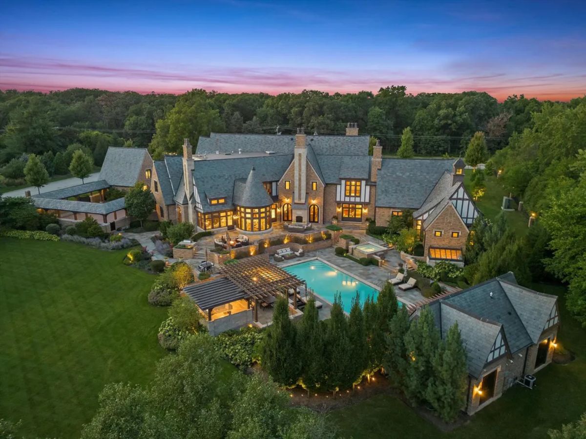 Low oblique aerial mansion view