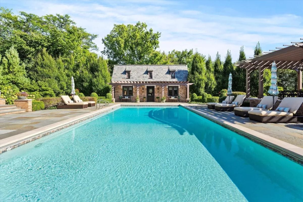Rectangular swimming pool