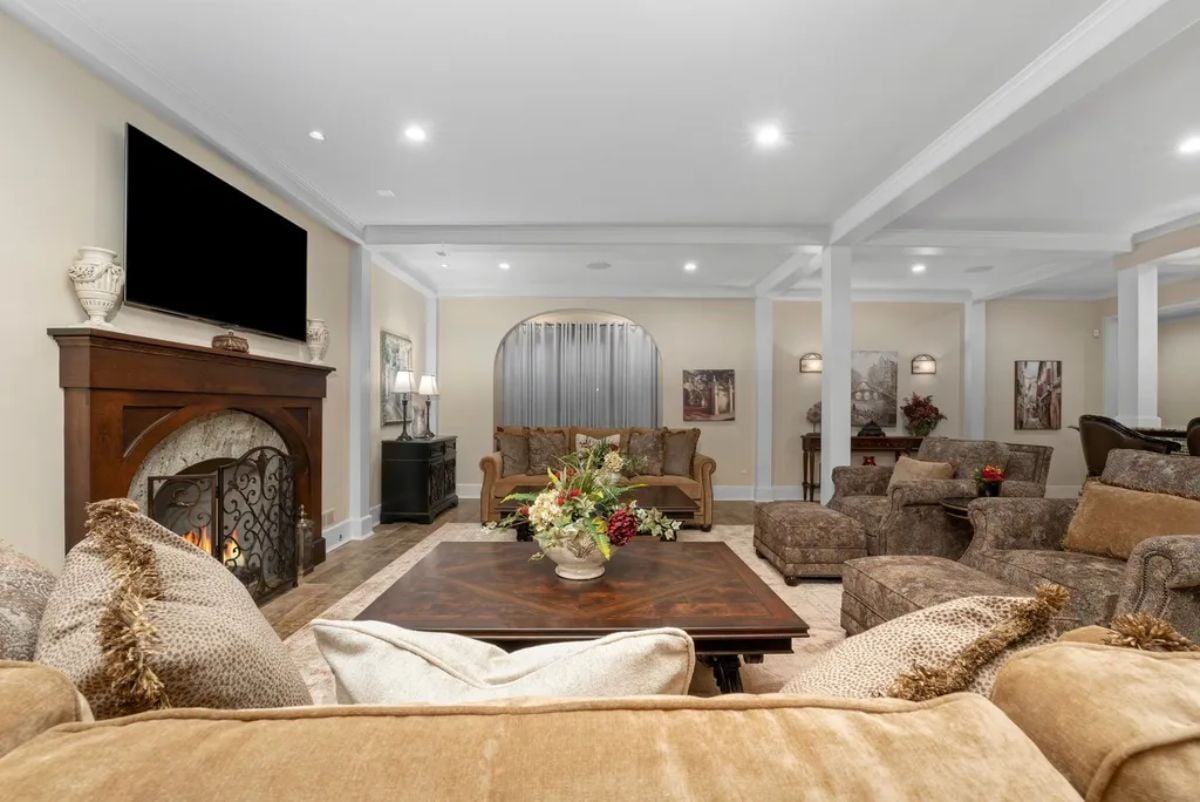 Living room with wall mounted tv and chocolate brown sofas