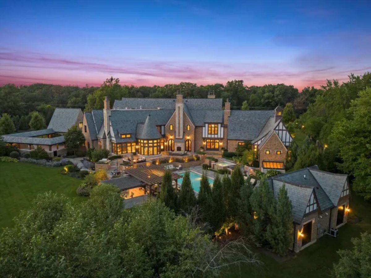 Exterior mansion view