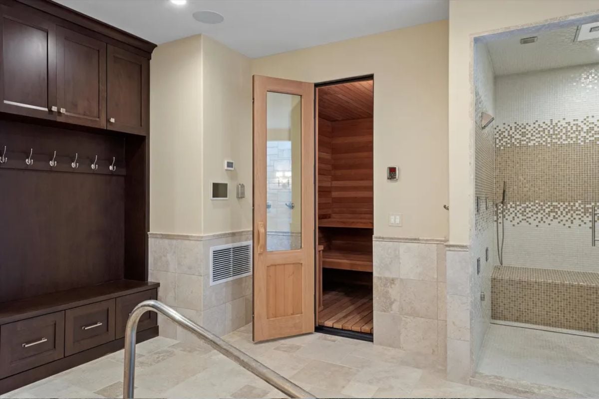 Small sauna room