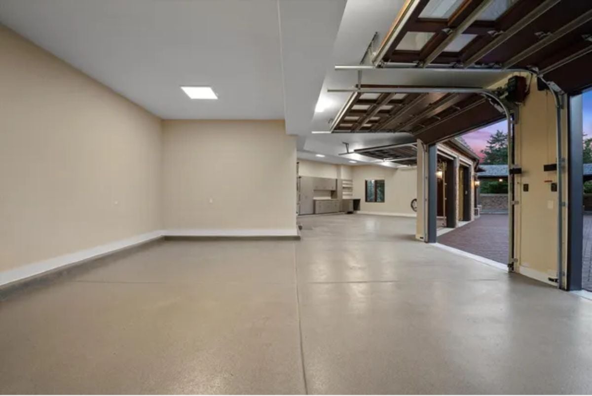 Mansion garage