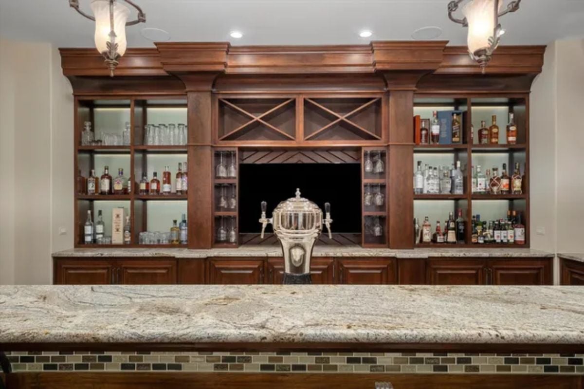 Wine cabinet