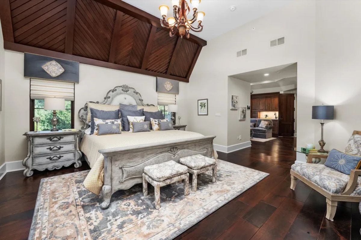 Bedroom with living room