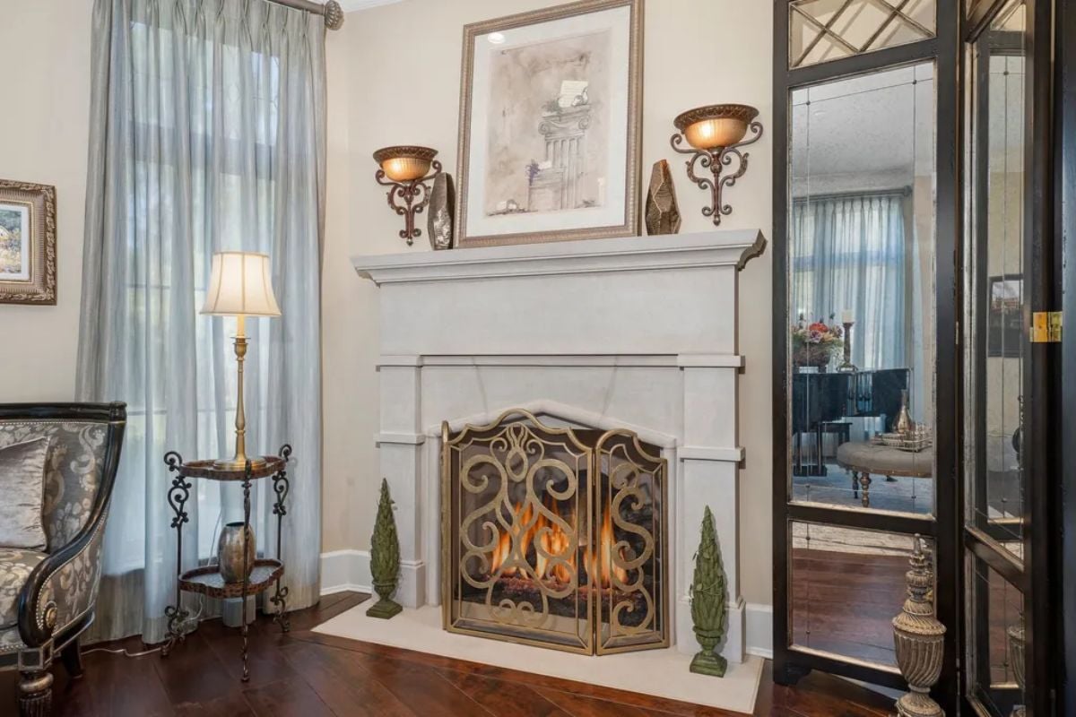 Modern indoor fireplace