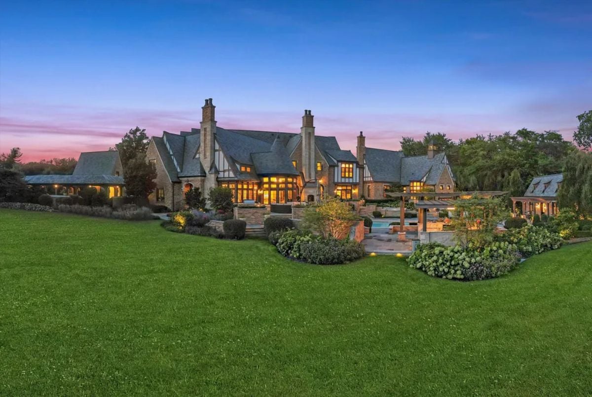 Oblique, exterior mansion view