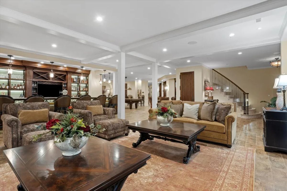 Spacious indoor living room