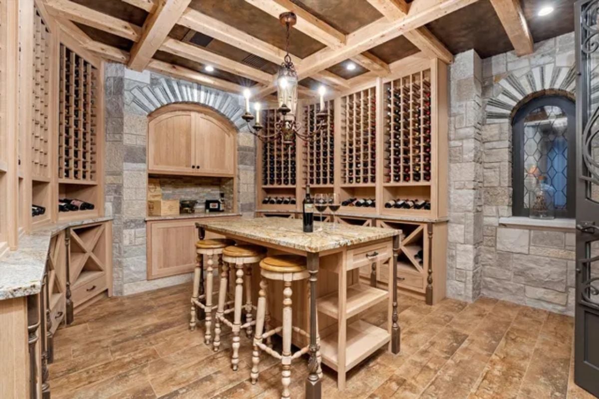 Wine cellar 3 seater table counter