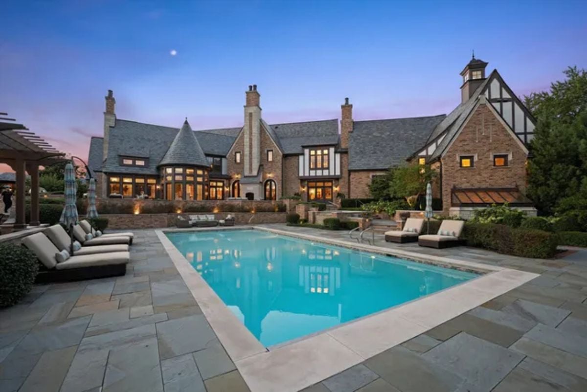 Mansion pool area