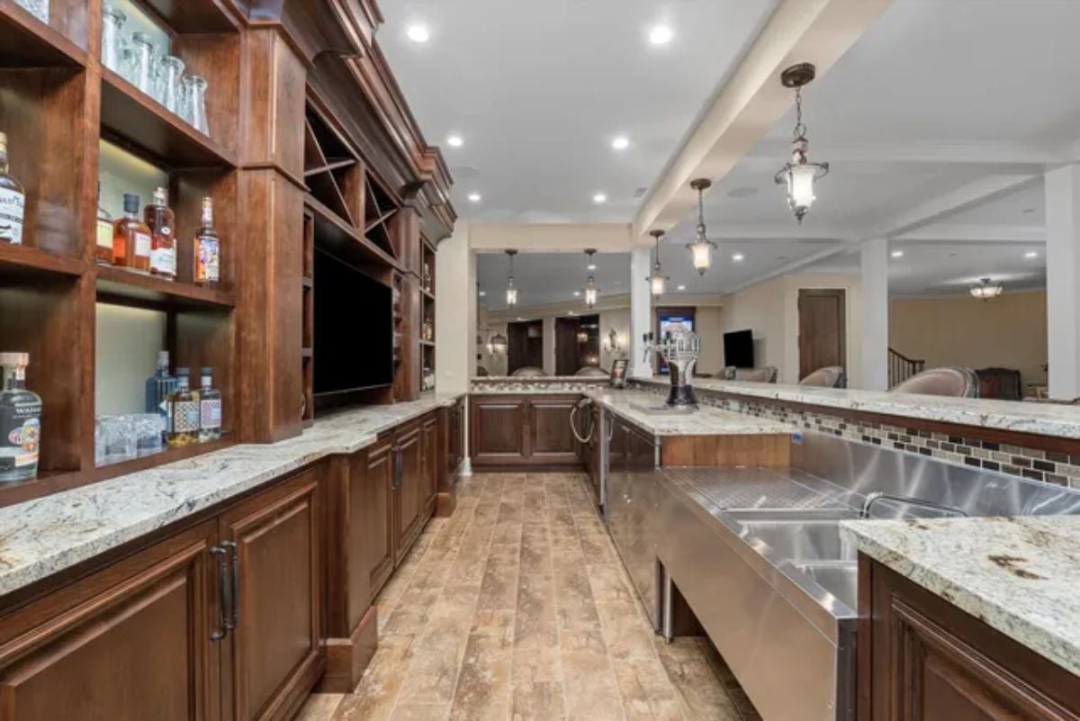 Internal wine counter bar