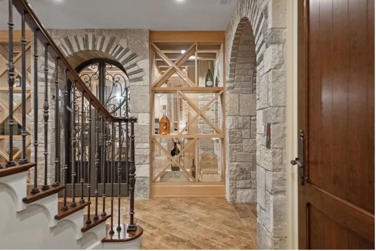 Arch-designed wine cellar wall