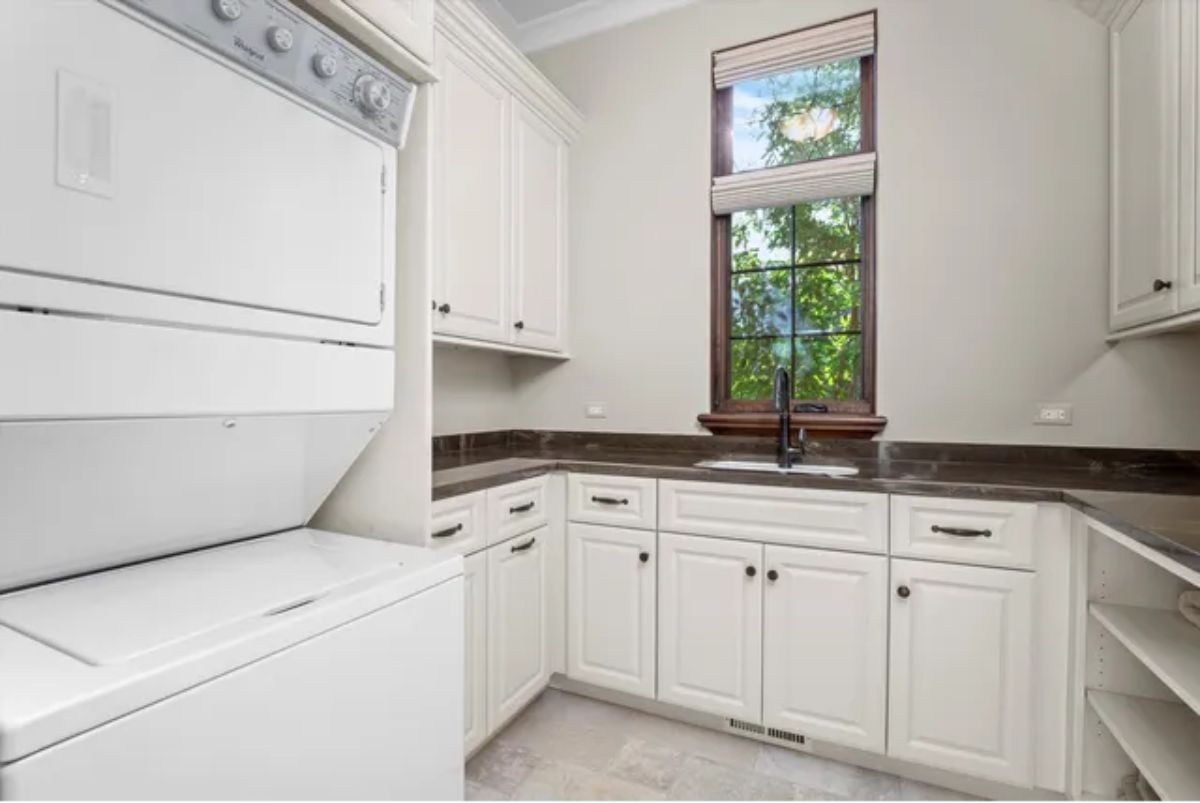 White compartmentalized kitchen cabinets