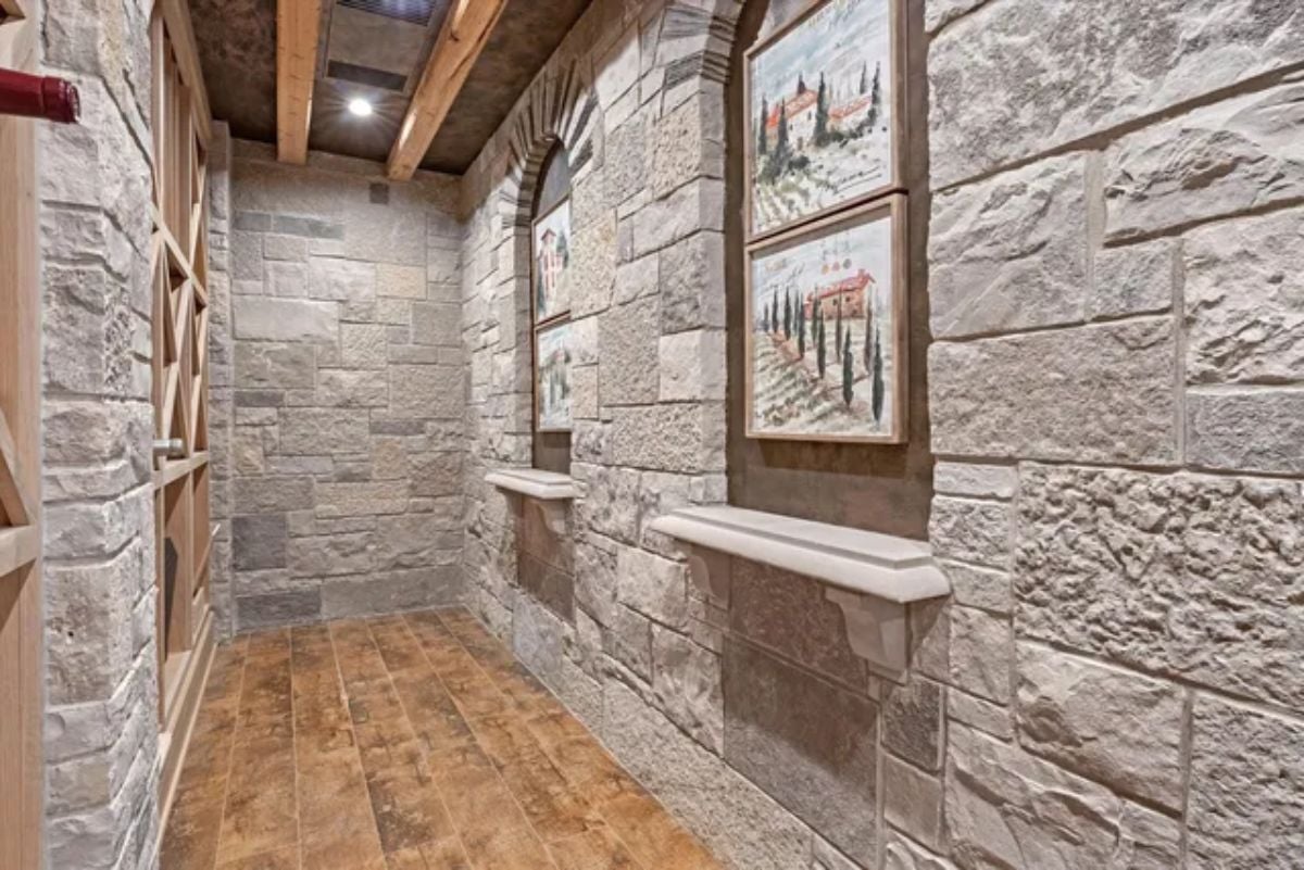 Arch stone-tiled wall