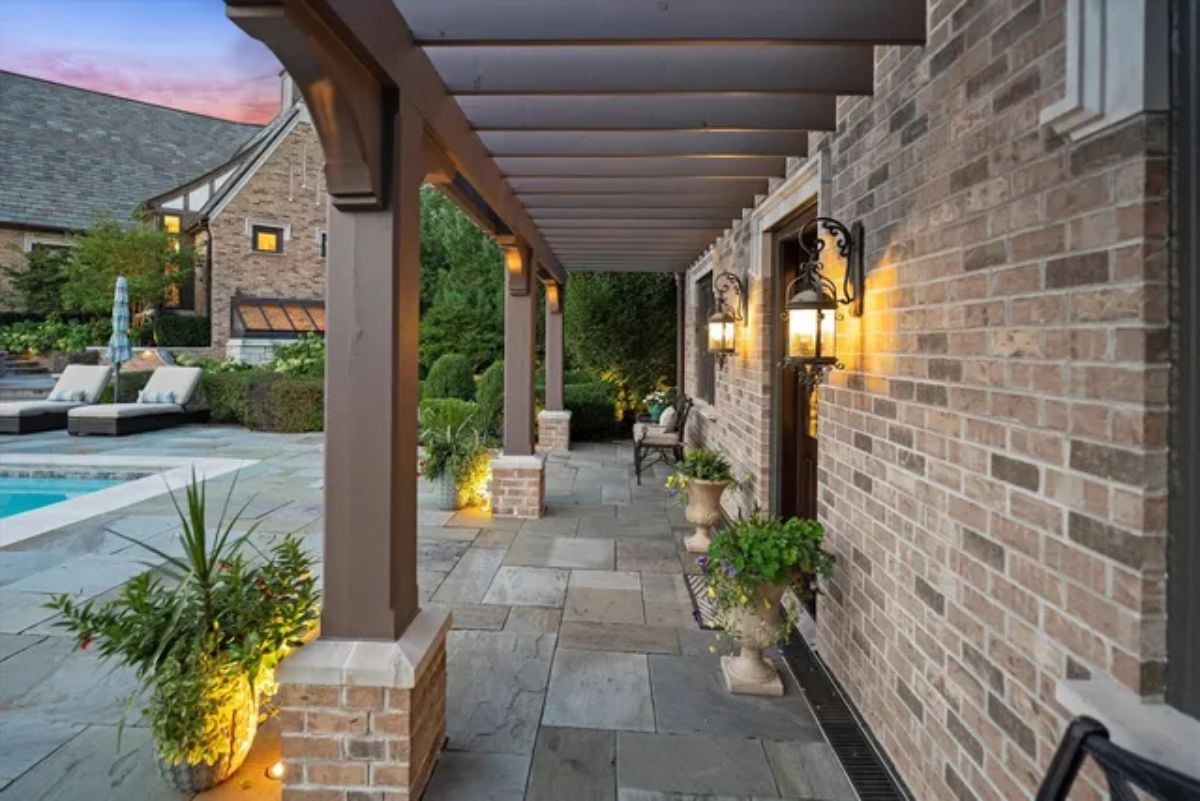 Outdoor room walkway