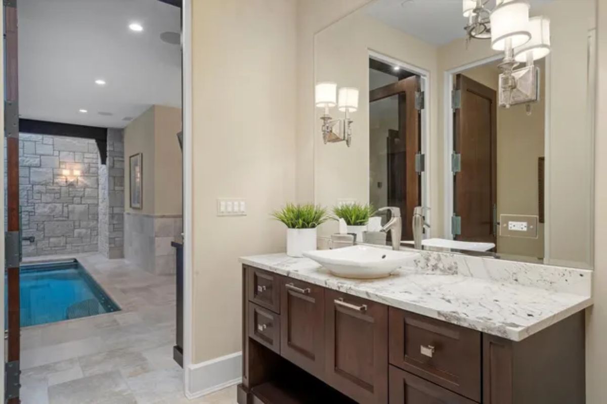 Bathroom in the pool area