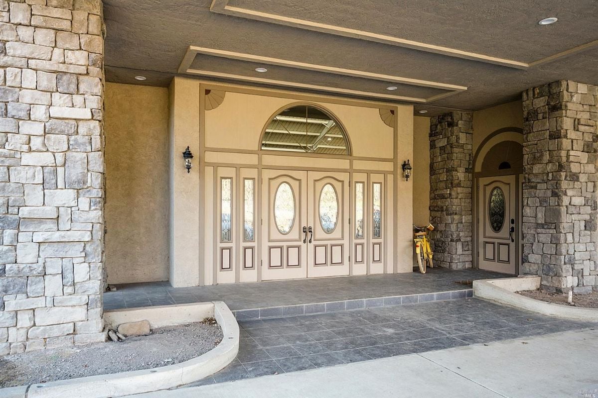 Main front door of the 2455 N 3rd Avenue Mansion in Napa, CA