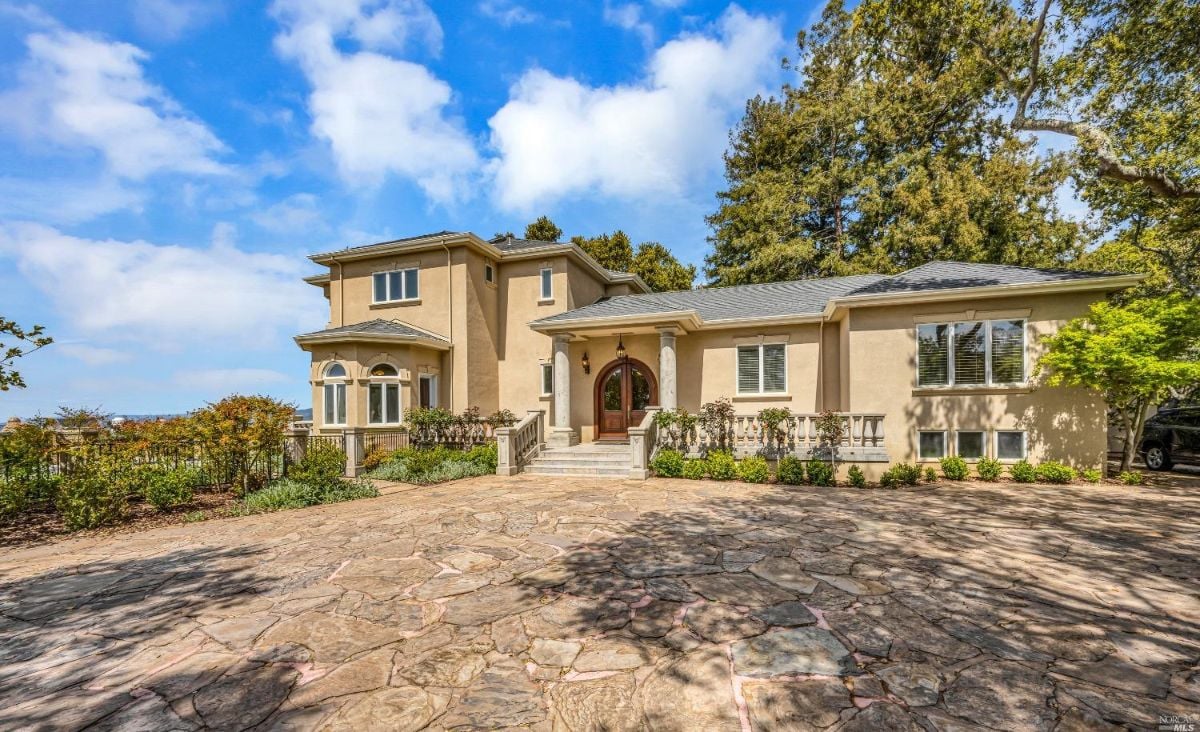 Front view of the 6052 Wild Horse Valley Road Mansion in Napa, CA.
