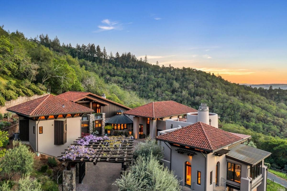 Aerial view of the 17489 Mallard Drive mansion in Sonoma, CA.