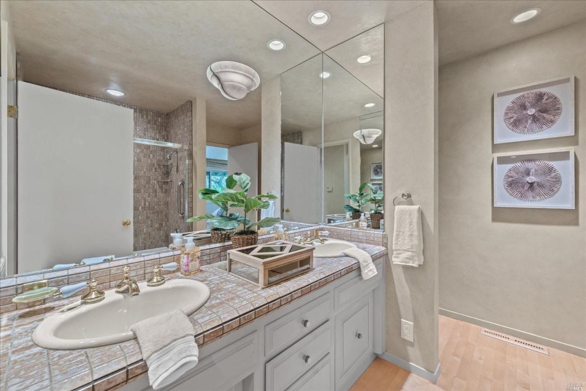 Bathroom with a sink and mirror.
