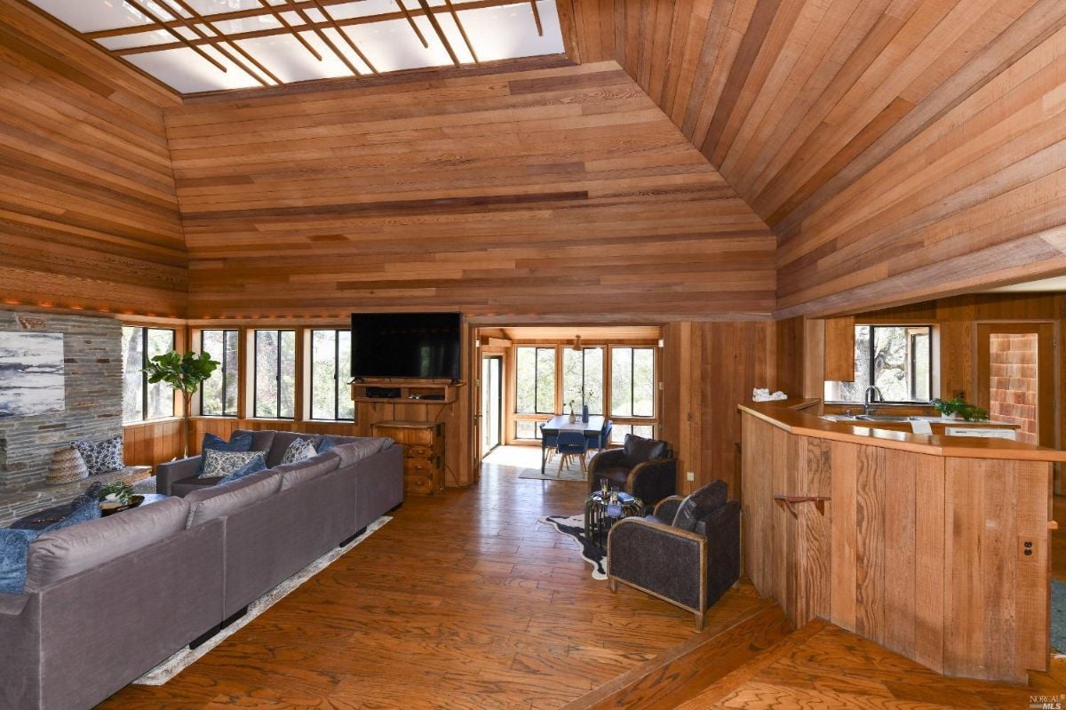 Bar adjacent to the living room.