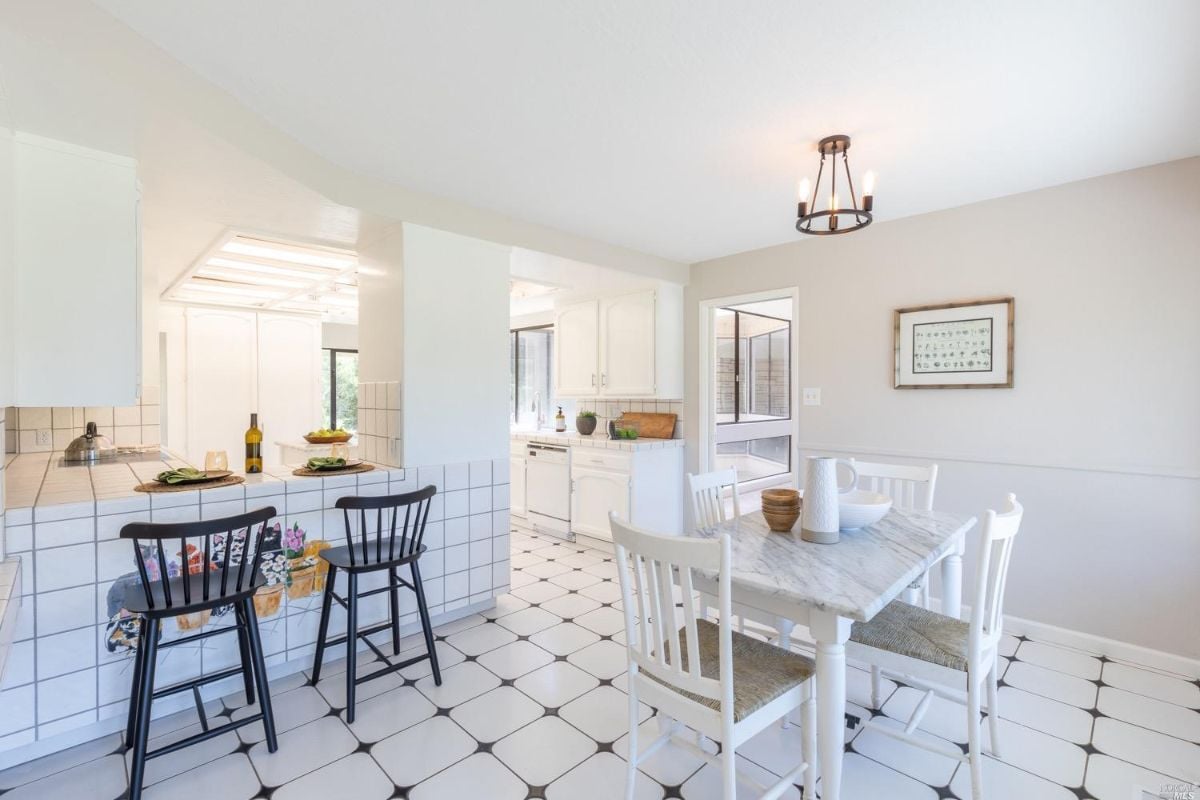 Kitchen with a breakfast table.