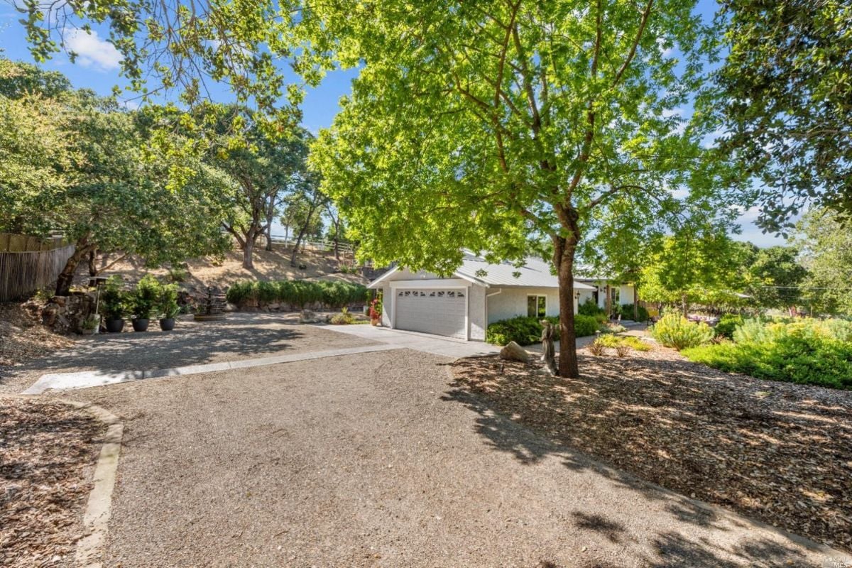 Garage with spacious driveway.
