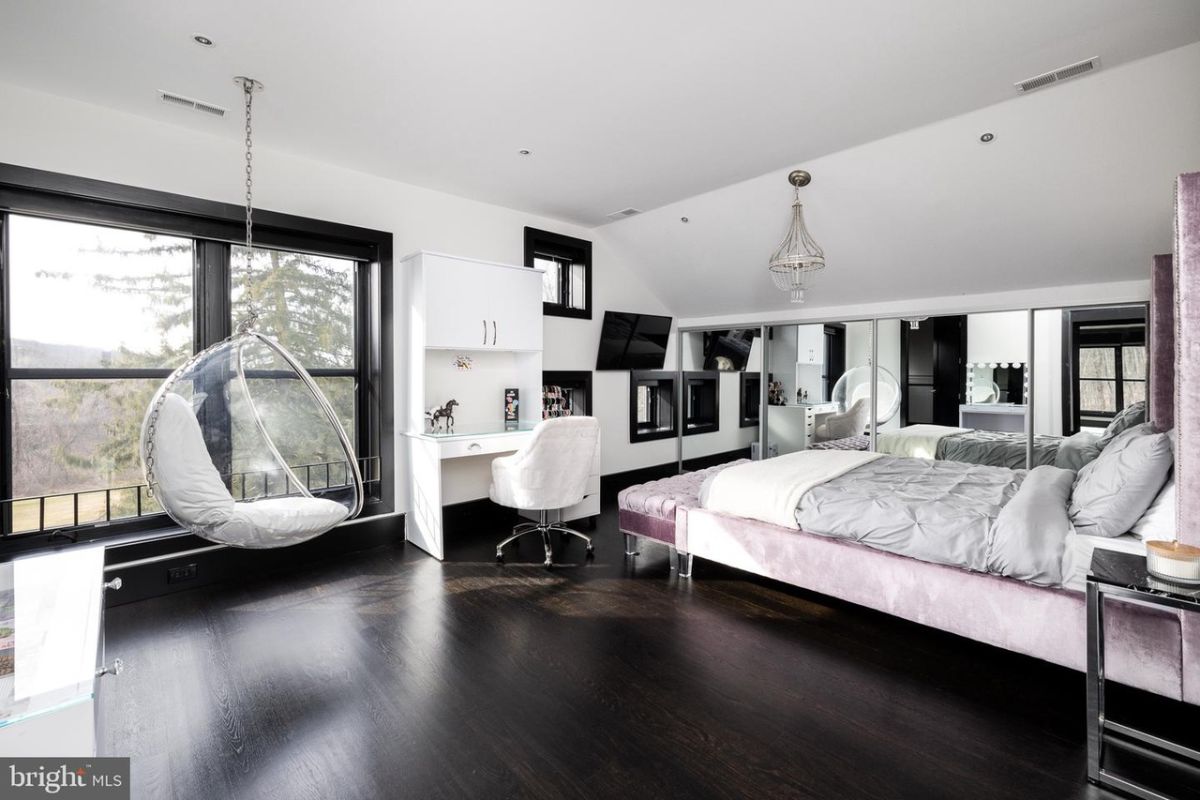 Another bedroom