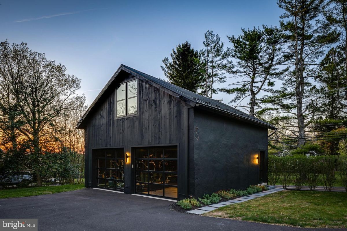 Hampton-inspired Guest Cottage