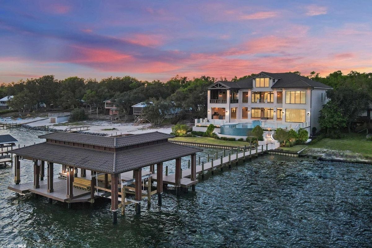 Private deep water pier.