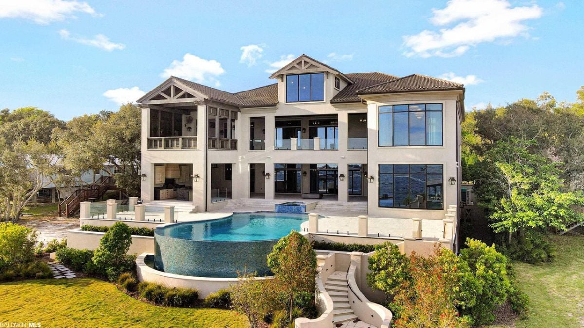 Mansion's front view.