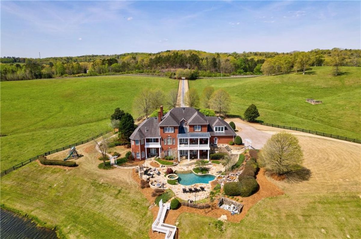 Aerial view of the mansion.