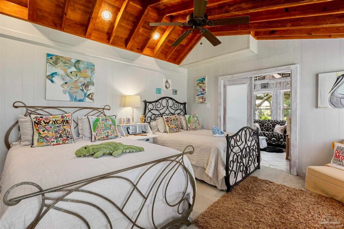 Another bedroom
